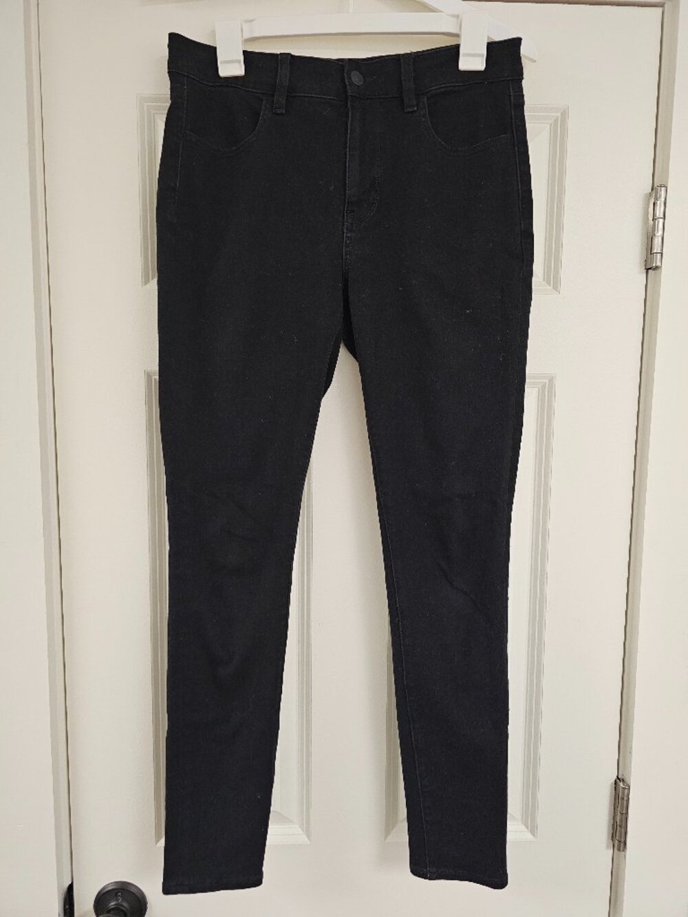 American Eagle High-Rise Women's Jeggings in Black, stretchy jeans, slim fit